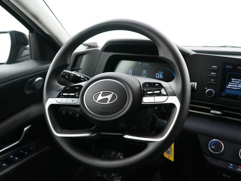 Used 2024 Hyundai Elantra SE FWD image 14
