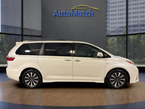 Used 2020 Toyota Sienna Limited image 12