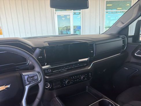 Used 2025 Chevrolet Silverado 2500 LTZ w/ LTZ Convenience Package image 4