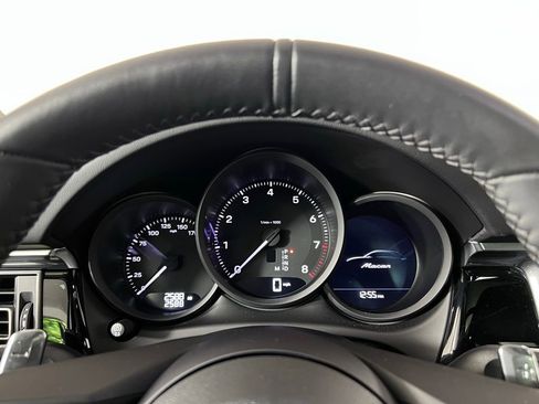 Certified 2026 Porsche Macan AWD/4WD image 31