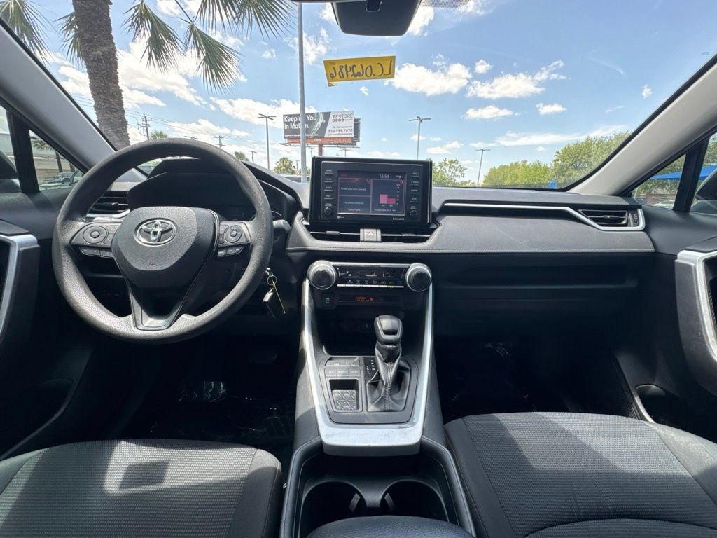 Used 2020 Toyota RAV4 LE FWD image 16