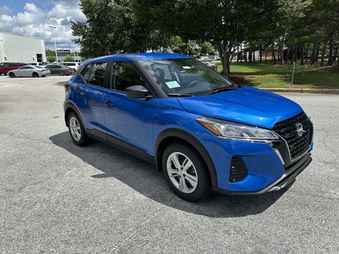 New 2025 Nissan Kicks Play S image 3