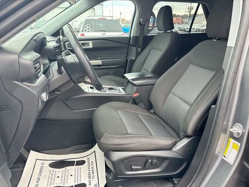 Used 2022 Ford Explorer XLT image 17