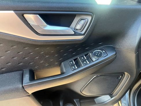 Used 2020 Ford Escape SE image 13