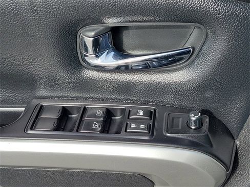 Used 2017 Nissan Titan PRO-4X w/ Pro-4x Convenience Package image 20
