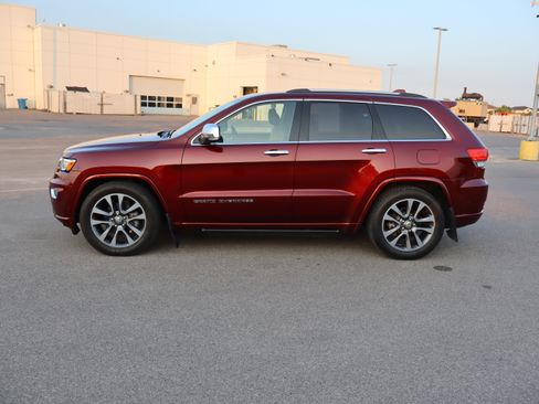Used 2018 Jeep Grand Cherokee Overland AWD/4WD image 4