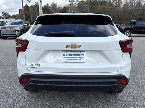 New 2026 Chevrolet Trax LS w/ LS Convenience Package image 4