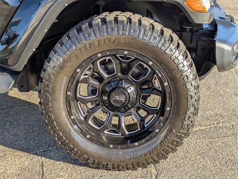 Used 2022 Jeep Wrangler Unlimited Sahara image 9