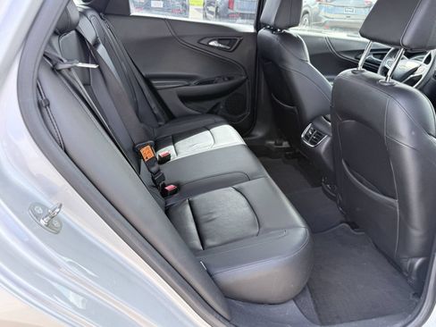 Used 2017 Chevrolet Malibu LT w/ Leather Package FWD image 13