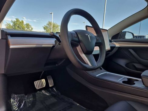 Used 2022 Tesla Model 3 Performance image 2