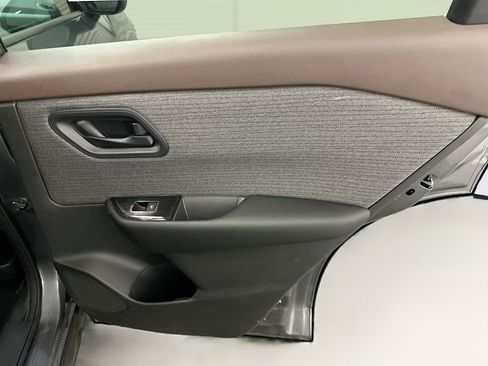 Used 2023 Nissan Rogue S AWD/4WD image 30