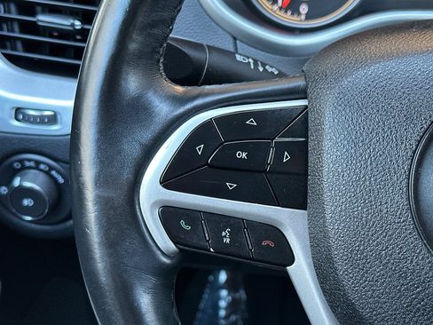 Used 2018 Jeep Cherokee Latitude Plus w/ Comfort/Convenience Group AWD/4WD image 31