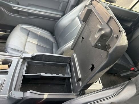 Used 2024 Ford Expedition XLT image 31