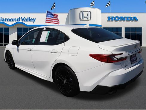 Used 2025 Toyota Camry SE FWD image 4