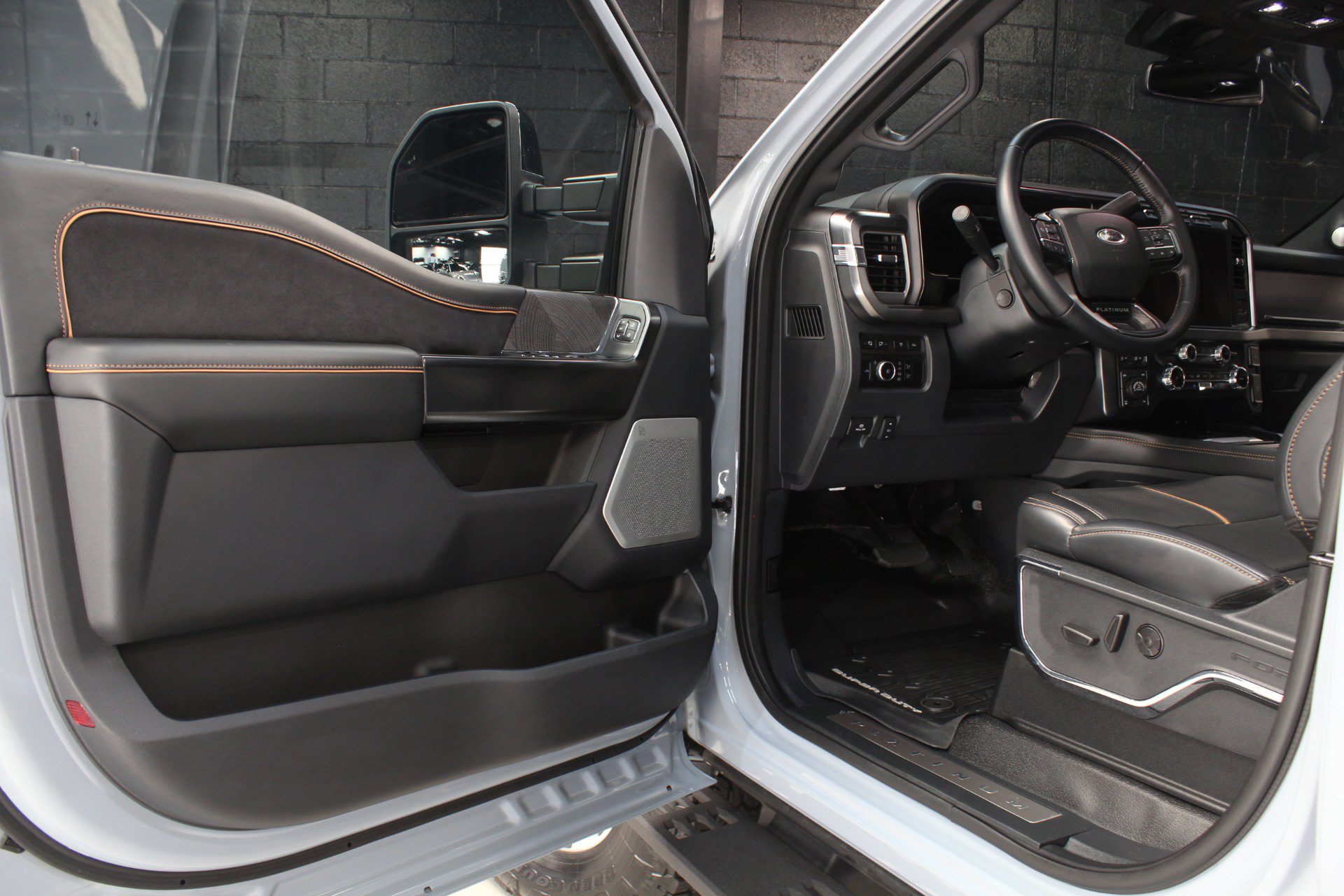 Used 2024 Ford F250 Platinum w/ Tremor Off-Road Package AWD/4WD image 36