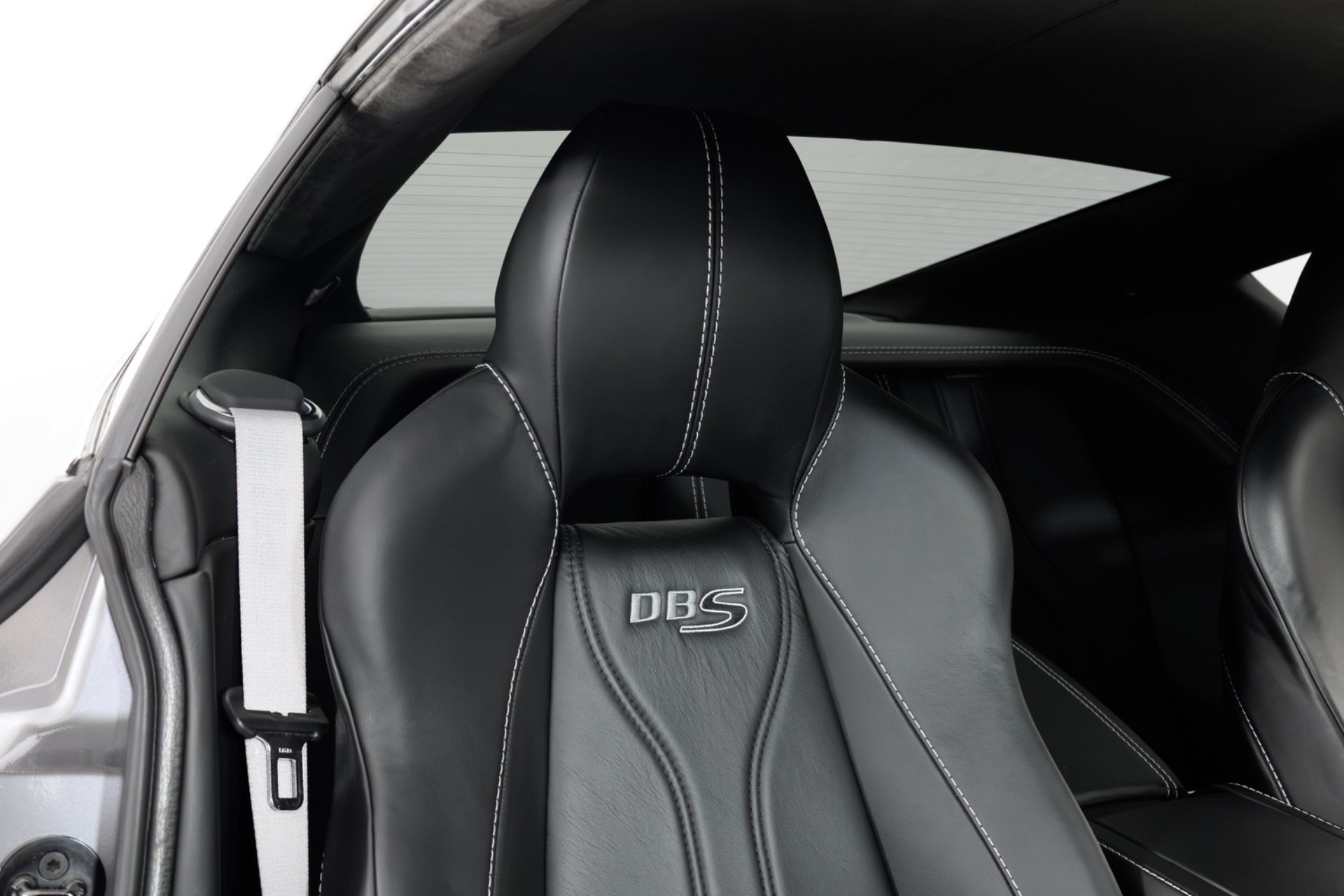 Used 2010 Aston Martin DBS Coupe RWD image 36