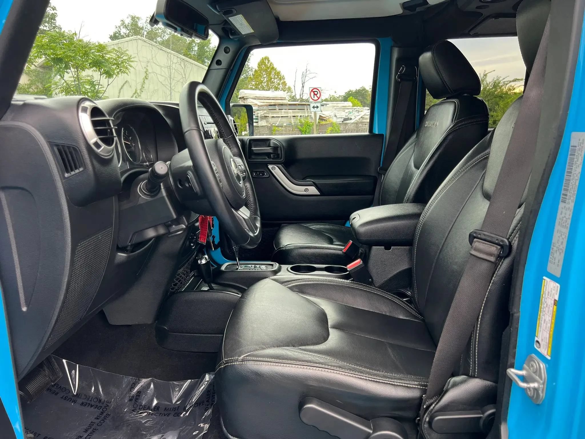 Used 2017 Jeep Wrangler Unlimited Sahara w/ Max Tow Package AWD/4WD image 14