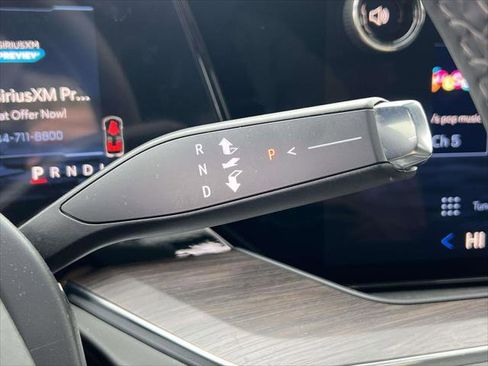 Used 2025 Chevrolet Suburban Premier image 28