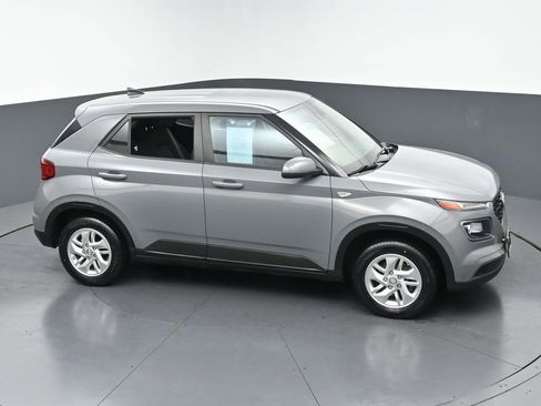 Used 2022 Hyundai Venue SE FWD image 41
