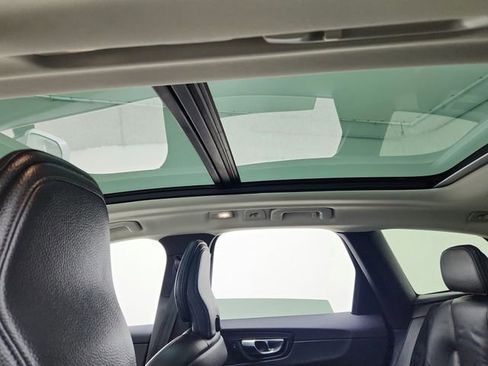 Certified 2023 Volvo XC60 B5 Plus w/ Climate Package image 18