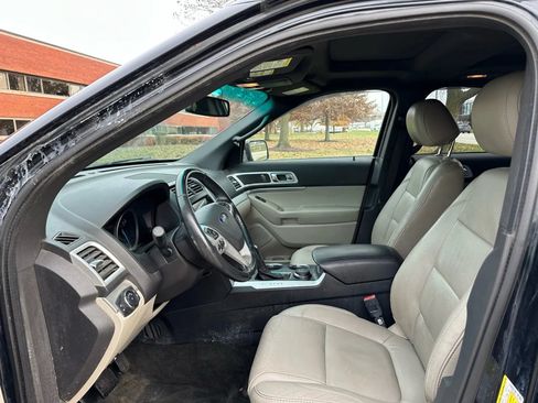 Used 2014 Ford Explorer XLT w/ Equipment Group 202A AWD/4WD image 6