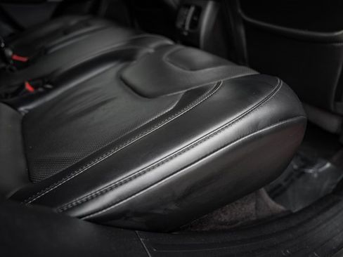 Used 2019 Jeep Cherokee Limited image 33