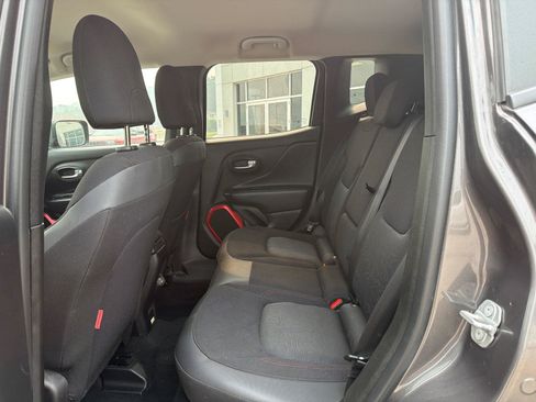 Used 2019 Jeep Renegade Trailhawk AWD/4WD image 17