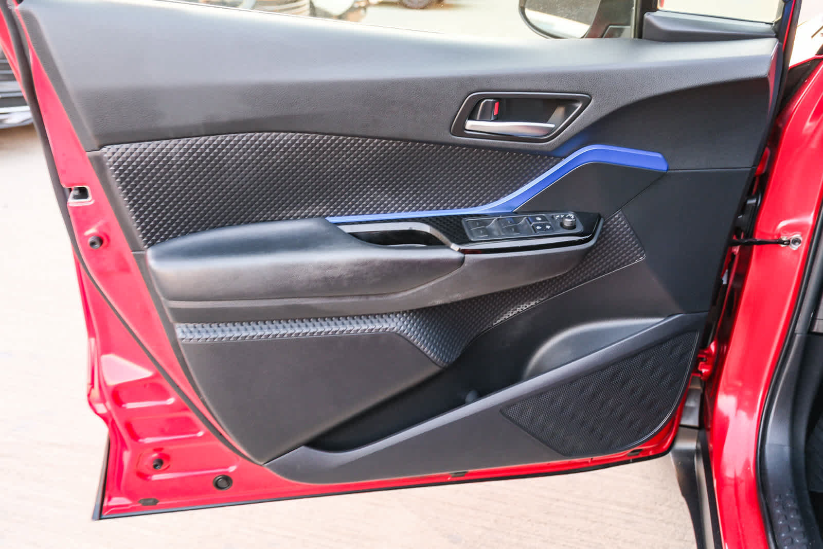 Certified 2020 Toyota C-HR XLE FWD image 23