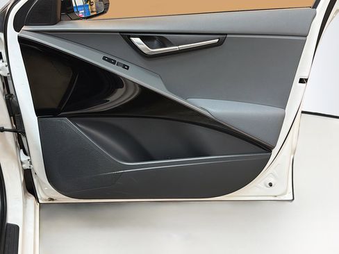 Used 2023 Kia Niro EX Touring image 34