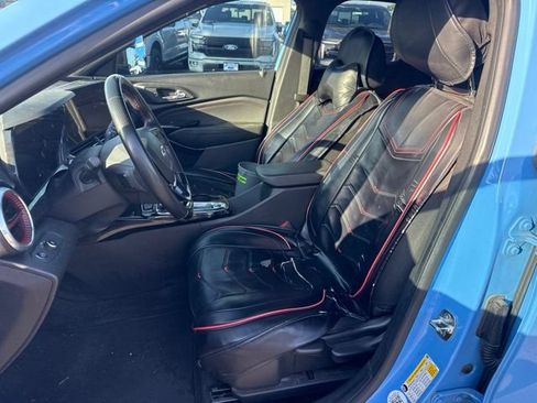 Used 2024 Chevrolet Trax RS w/ Sunroof Package FWD image 11