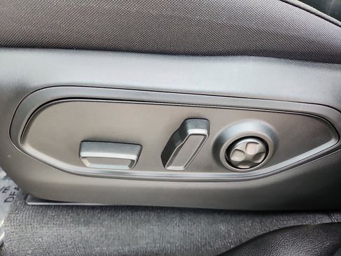 Used 2025 Jeep Grand Cherokee Laredo image 12