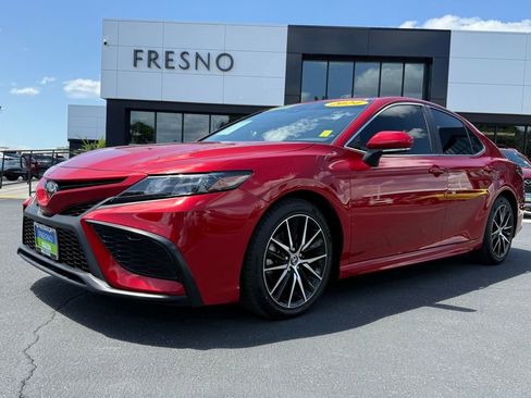 Used 2024 Toyota Camry SE w/ Cold Weather Package AWD/4WD image 3
