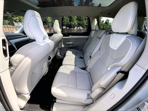 Used 2025 Volvo EX90 Ultra AWD/4WD image 28