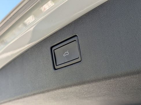 New 2026 Volkswagen Tiguan SE image 30