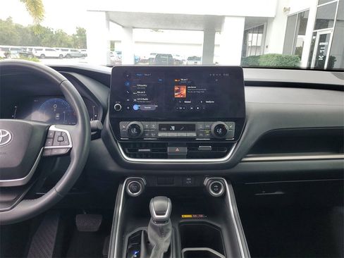 Used 2024 Toyota Grand Highlander XLE image 17