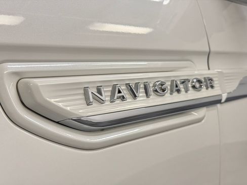 Certified 2023 Lincoln Navigator L Reserve AWD/4WD image 17
