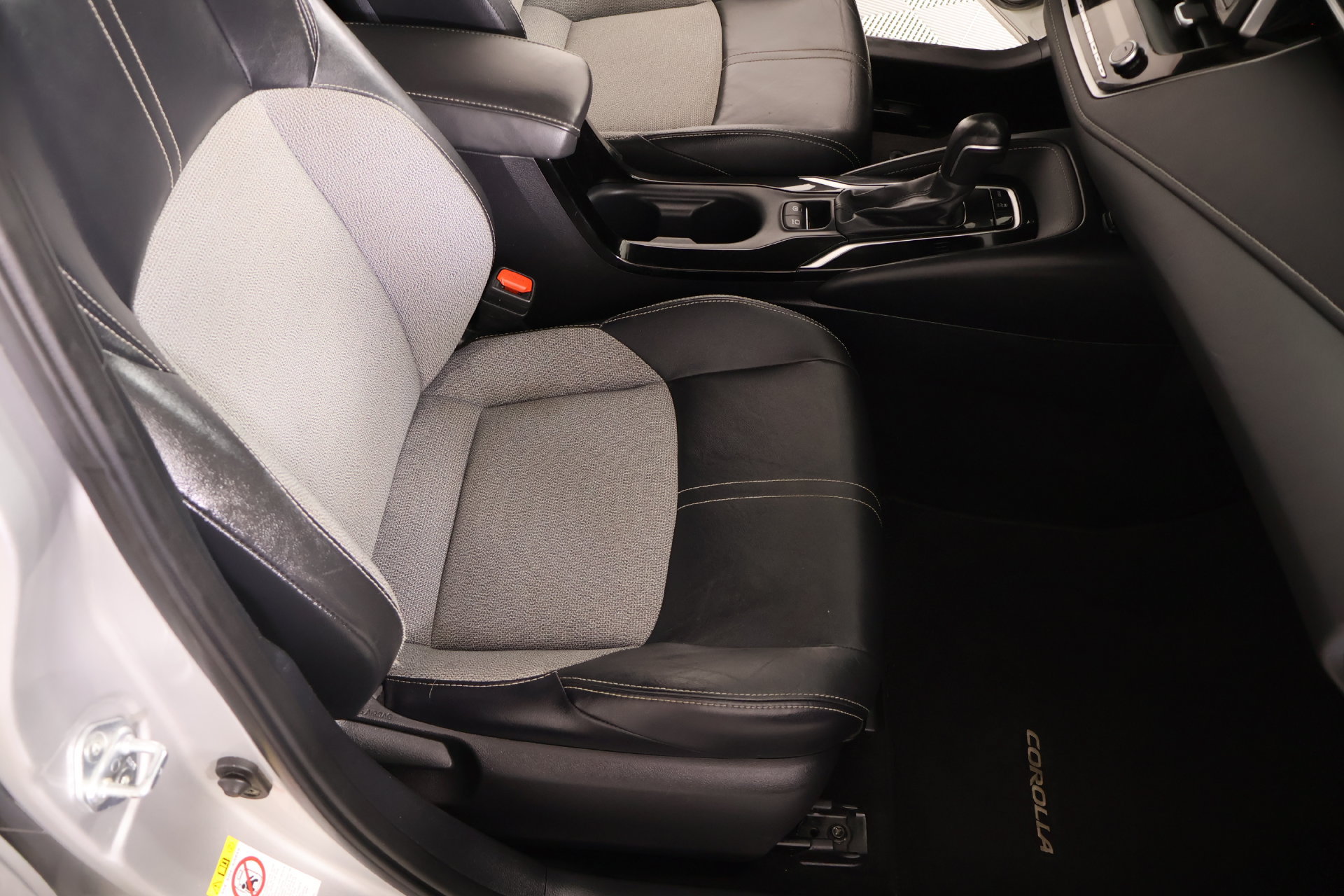 Used 2019 Toyota Corolla XSE FWD image 14