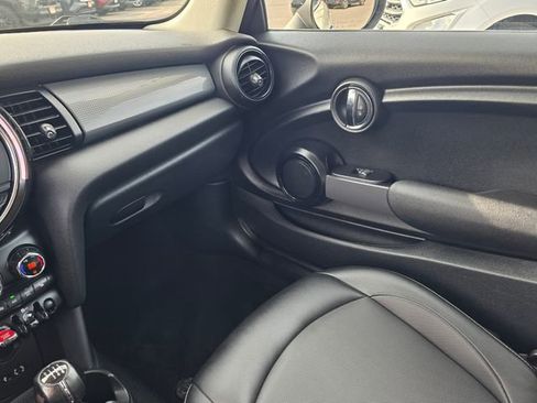 Used 2018 MINI Cooper 2-Door Hardtop w/ Cold Weather Package image 32