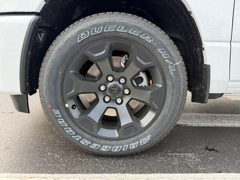 New 2026 RAM 1500 Express image 7