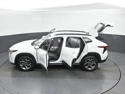 Used 2025 Chevrolet Trax LT w/ LT Convenience Package FWD image 52
