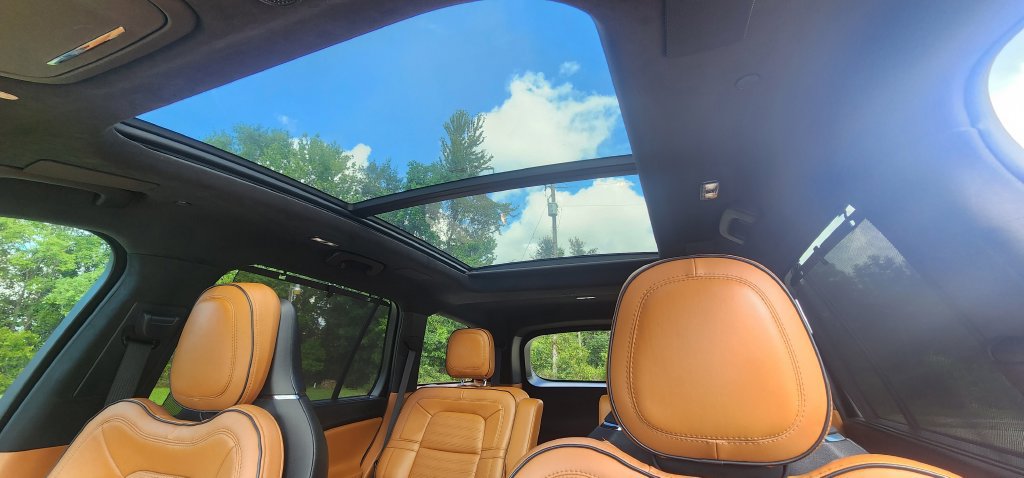 Used 2025 Lincoln Aviator Black Label w/ Jet Appearance Package AWD/4WD image 16