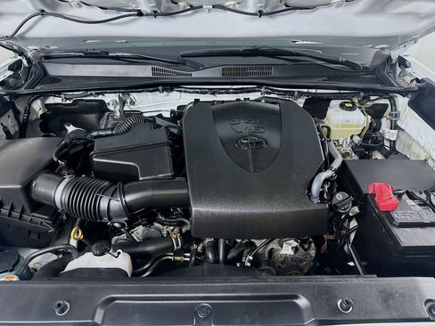 Used 2021 Toyota Tacoma TRD Off-Road AWD/4WD image 27