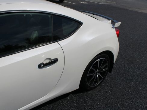 Used 2019 Toyota 86 RWD image 4