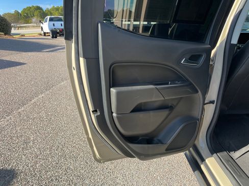 Used 2021 Chevrolet Colorado ZR2 w/ Colorado ZR2 Bison Edition image 19