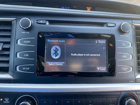 Used 2019 Toyota Highlander LE image 17