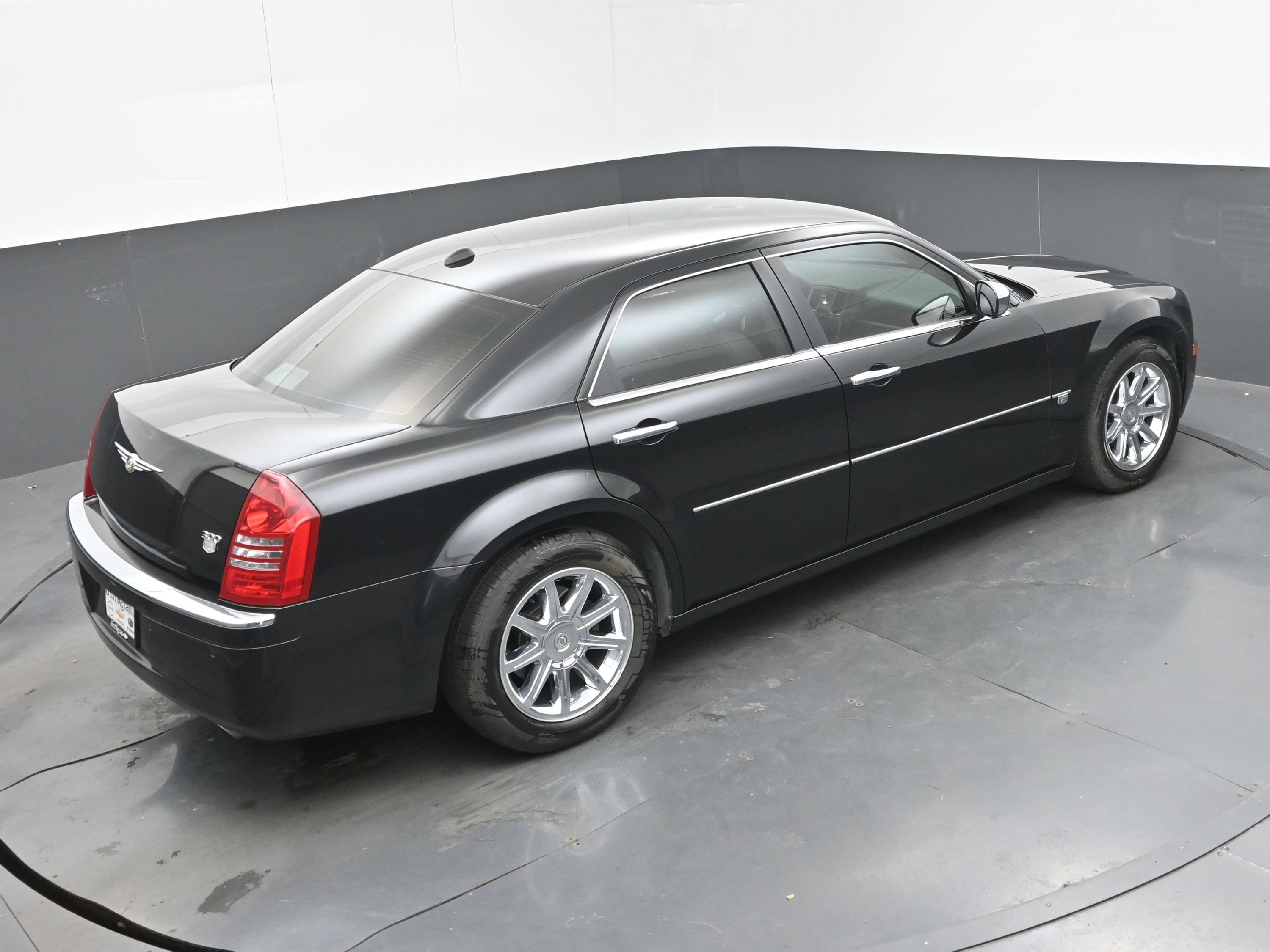 Used 2005 Chrysler 300 C w/ Navigation & Sound Group II RWD image 37