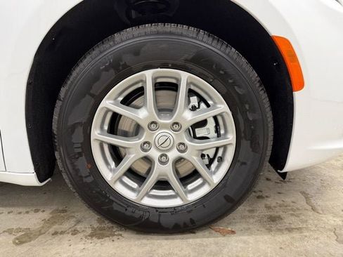 New 2026 Chrysler Pacifica Select FWD image 30