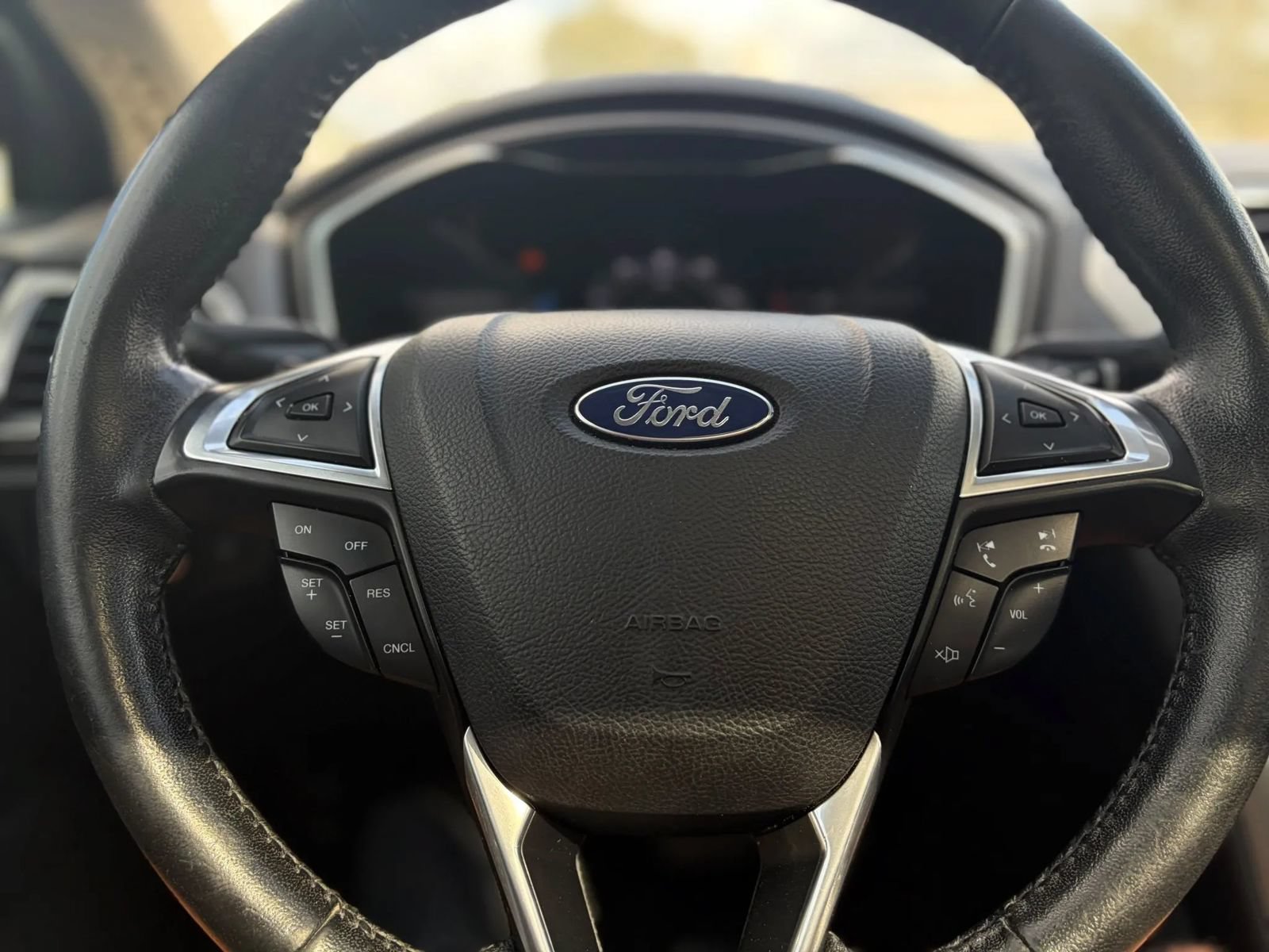 Used 2017 Ford Fusion SE w/ Equipment Group 201A FWD image 25
