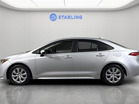 Used 2022 Toyota Corolla LE image 3
