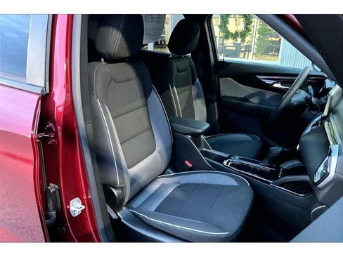 Used 2025 Chevrolet TrailBlazer LT image 8